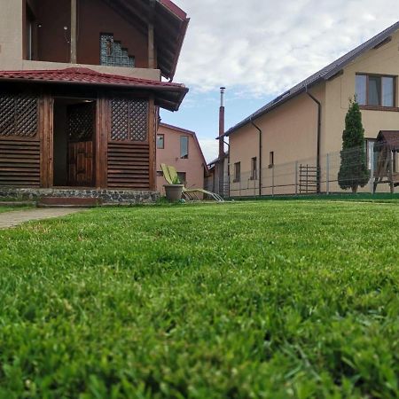 Vila De Vacanta Curtea De Arges Exterior photo