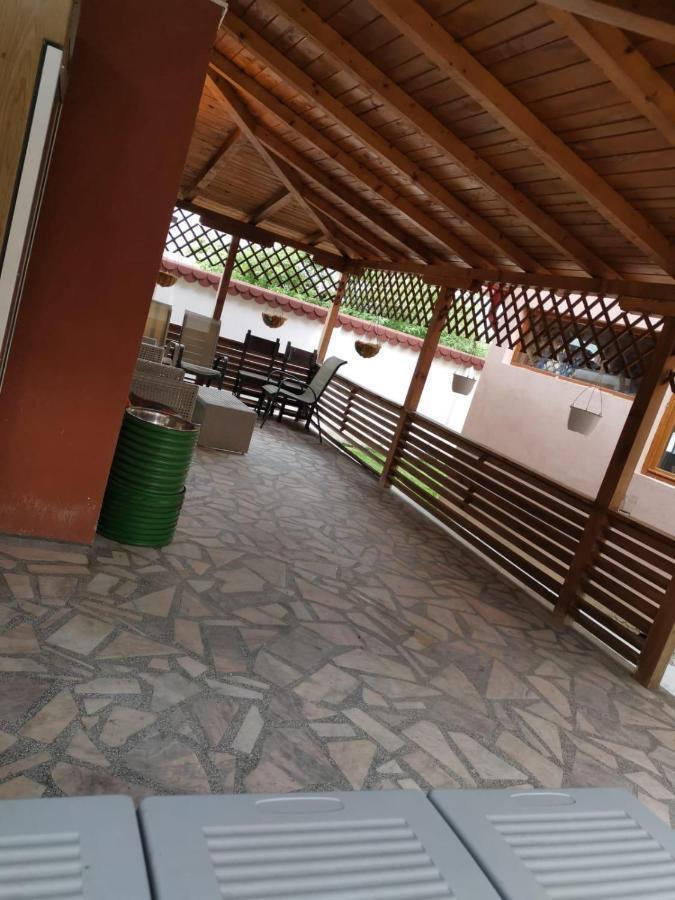 Vila De Vacanta Curtea De Arges Exterior photo