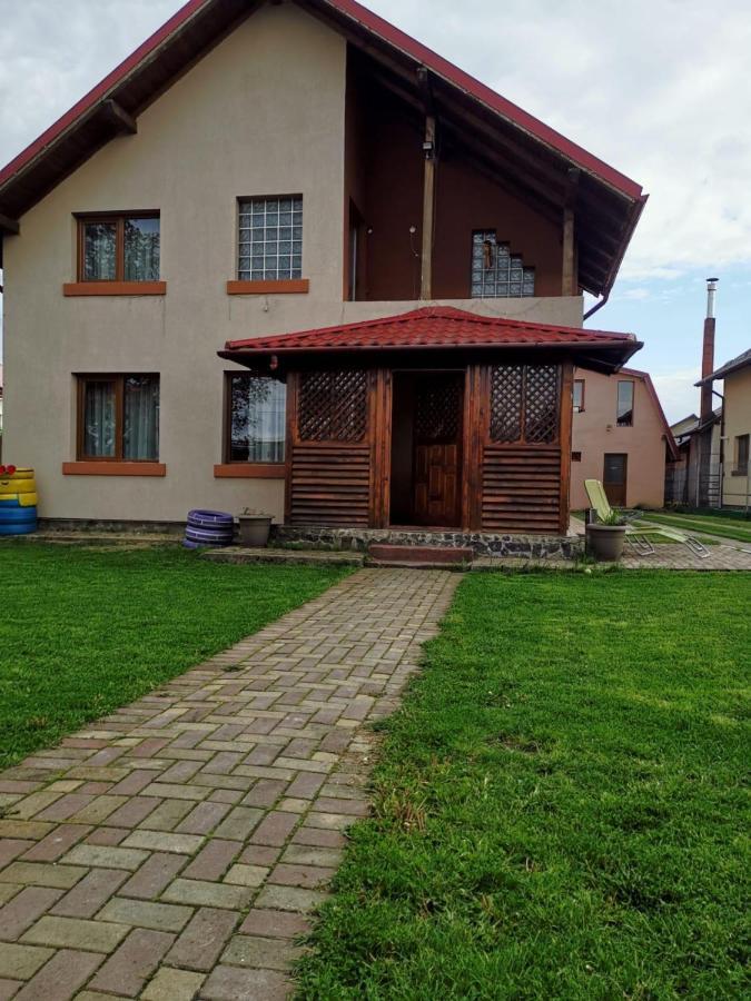 Vila De Vacanta Curtea De Arges Exterior photo